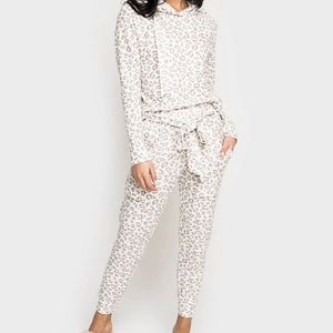 Gibsonlook pink hoodie and matching tie dye belted  joggers size Large brand new